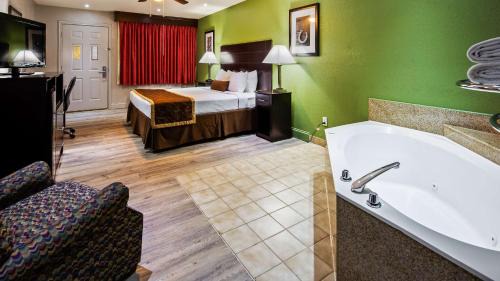 King Room with Spa Bath - Non-Smoking
