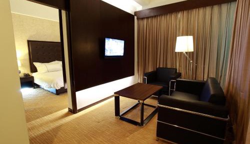 Deluxe King Suite