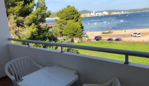 One-Bedroom Apartment (2 - 3 Adults) with Sea View