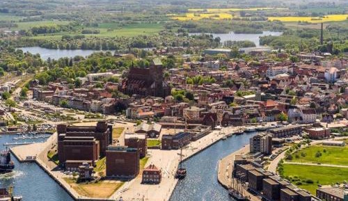 One-Bedroom Apartment with Balcony