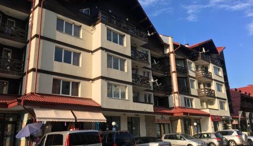 One-Bedroom Apartment with Balcony