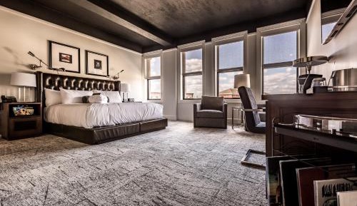 Deluxe King Room