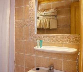 Attic Two-Bedroom Apartment with Sea View and Kitchen (4-5 Adults) 
