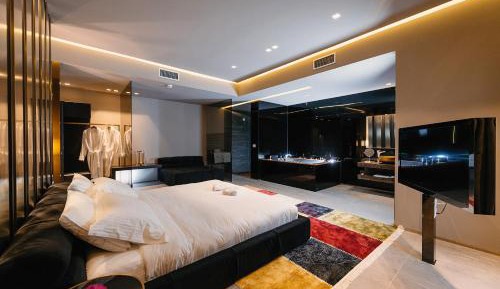 Deluxe Suite with Spa Bath