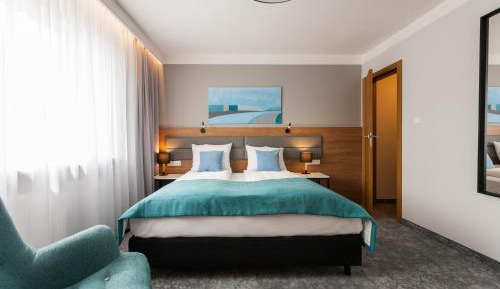 One-Bedroom Apartment with Kitchenette and City View