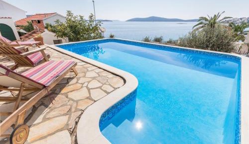 Villa - Beach Front
