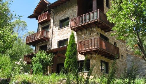 Apartment with Mountain View