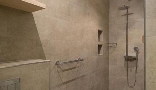 Park Central Executive 82A