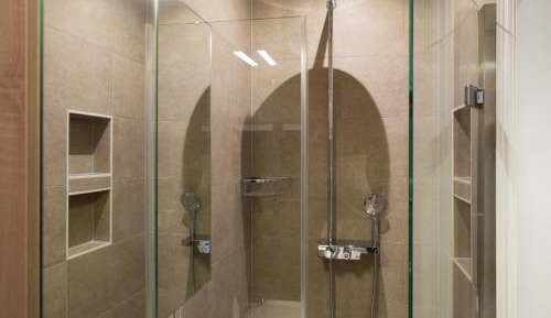 Park Central Executive 82