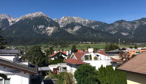 Apartment with Mountain View