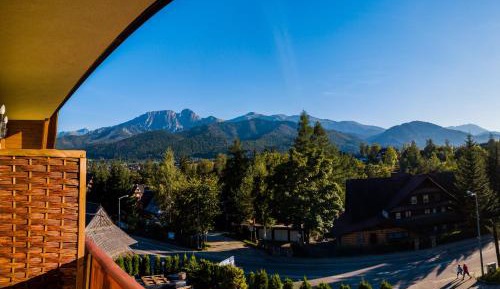 Studio with Balcony and Mountain View