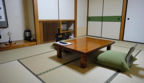 Deluxe Japanese-Style Room with Shared Bathroom
