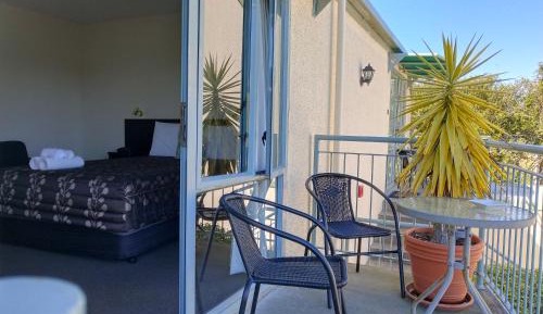 One-Bedroom Apartment (5 Adults)