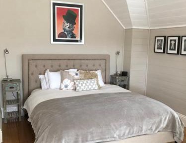 Deluxe King Suite