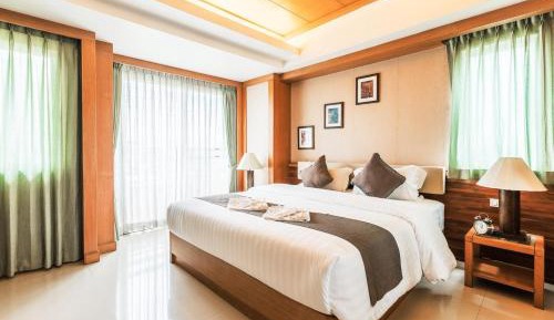 Deluxe King Room