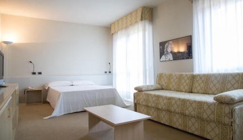 Deluxe Family Suite