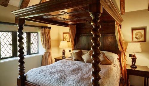 Feature Four Poster Room