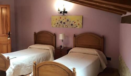 Standard Twin Room with Shared Bathroom