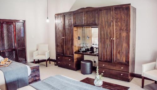 Deluxe Double or Twin Room with Mountain View