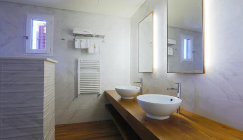 Suite with Hot Tub