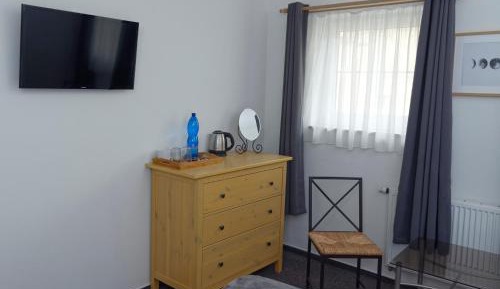 Deluxe Double Room with Shower and Hill View
