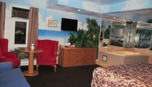 King Room with Hot Tub - Non-Smoking