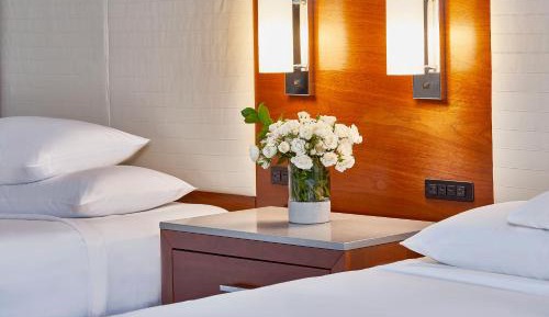 Double Room with Two Double Beds and Bath Tub - Mobility Accessible