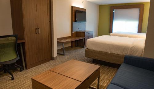 Queen Suite with Two Queen Beds