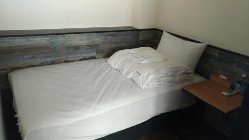 Single Room with Shared Shower and Toilet