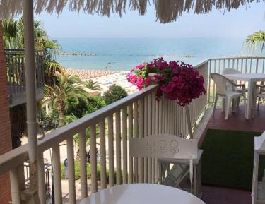 Studio Apartment with Sea View