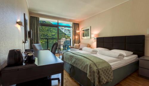 Superior Twin Room with Fjord View