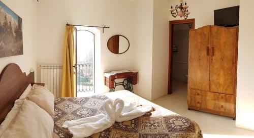 Deluxe Double Room (2 Adults + 1 Child)