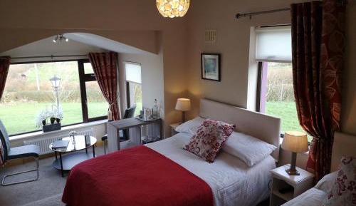 Deluxe Triple Room with Sea and Mountain View