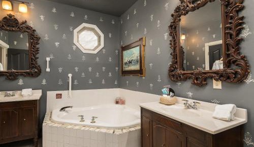 King Room with Spa Bath
