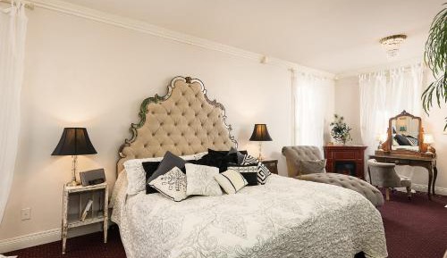 King Suite with Spa Bath