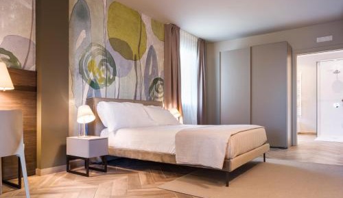 Superior Double Room with Balcony and Lake View