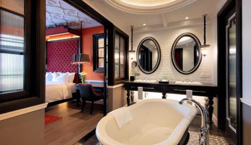 Deluxe King Suite