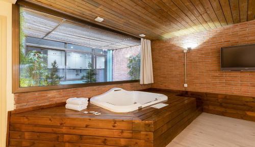 Superior One-Bedroom Apartment