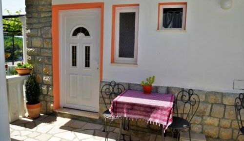Studio Apartment with Balcony and Sea View