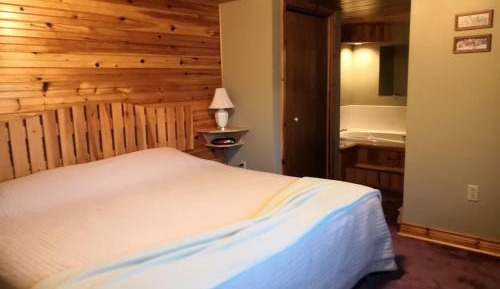 Deluxe King Suite