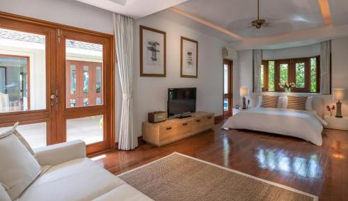 Junior Suite with Pool View