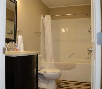Executive Single Queen Room with Fireplace, Main Floor (Adults only - No Pets)