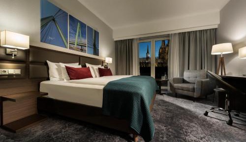Deluxe Double or Twin Room with City View
