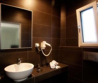 Studio (2 Adults)