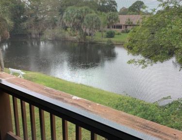 Apartment with Lake View