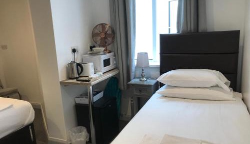 Twin Room with Private Bathroom