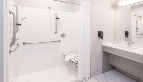 Queen Room - Disability Access/Non-Smoking