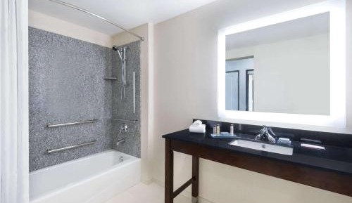 King Room with Walk-in Shower - Mobility Accessible/Non-Smoking