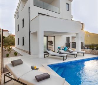 Apartment with Terrace and Private Pool