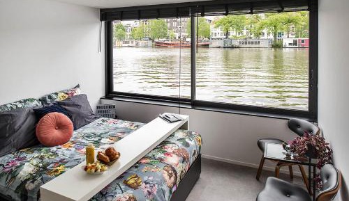 Deluxe Double Room with Private Bathroom and River View